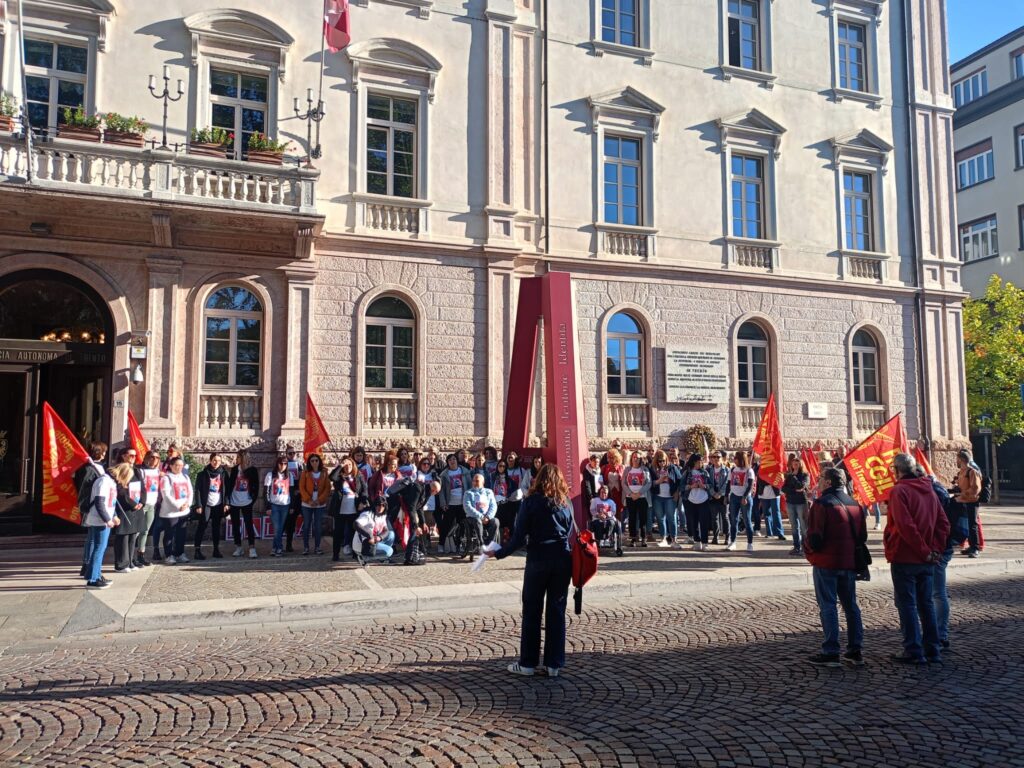 Appalti Cup: protesta sotto la Provincia, a Trento