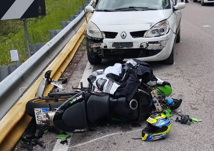 Scontro tra auto e moto al lago di Tenno: diciottenne grave