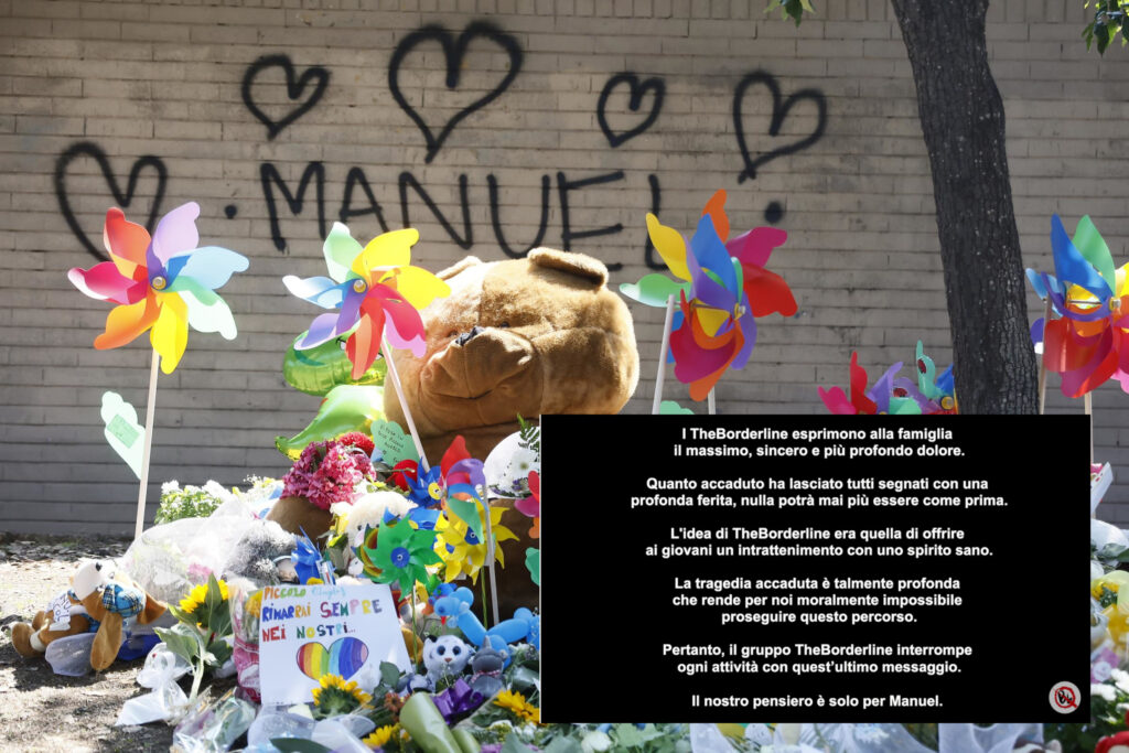 Fiori e doni sul luogo dell'incidente e il messaggio su canale TheBorderline (Foto de LaPresse)