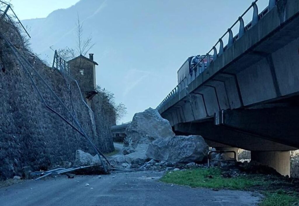 La frana in Valbrenta il 12 gennaio ha danneggiato anche la ferrovia tra Bassano e Primolano