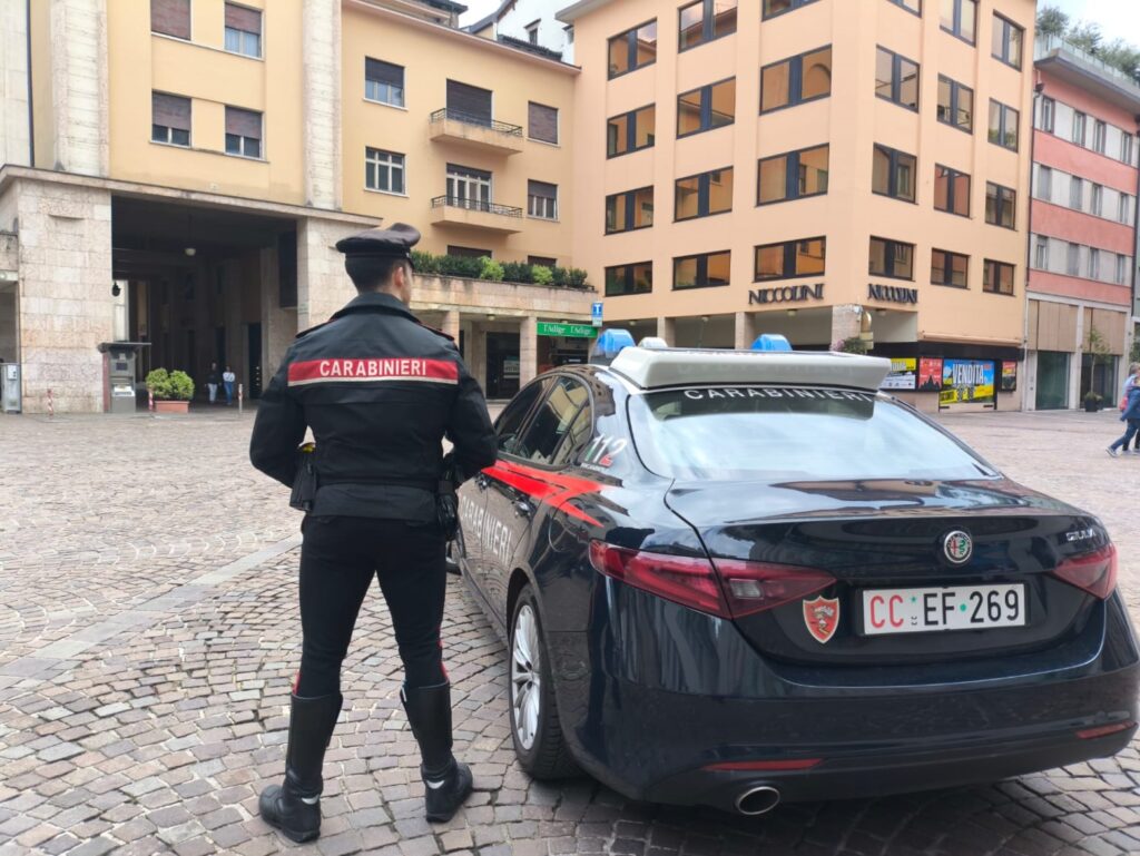 Carabinieri Trenton piazza Battisti