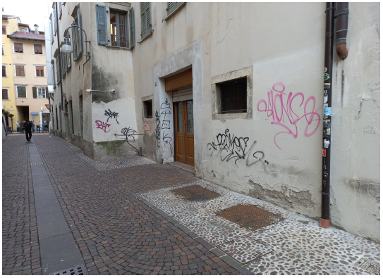 Muri imbrattati a Trento, presto verranno puliti