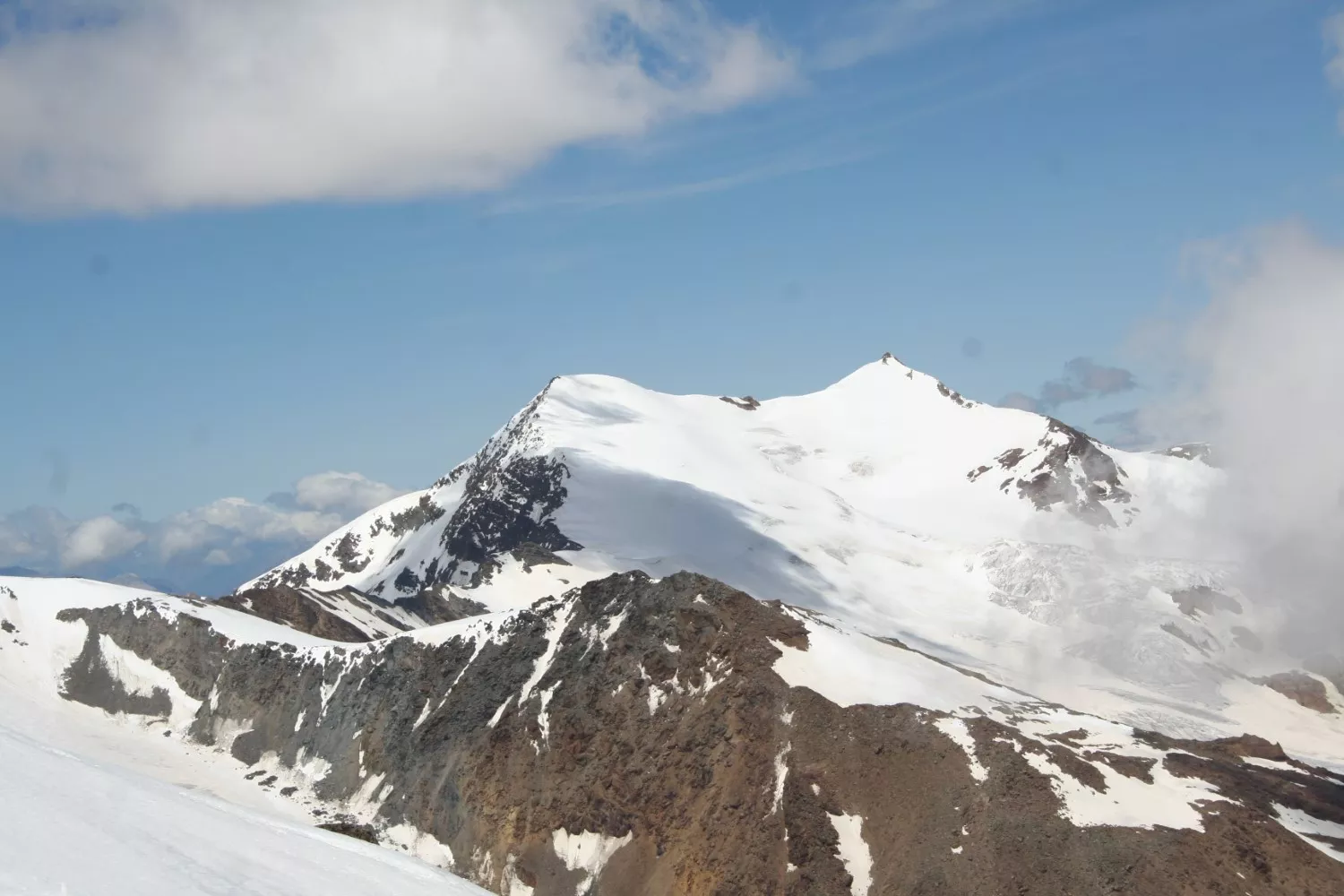 Scialpinista scivola sul ghiaccio e cade per 200 metri sul Monte Vioz ...