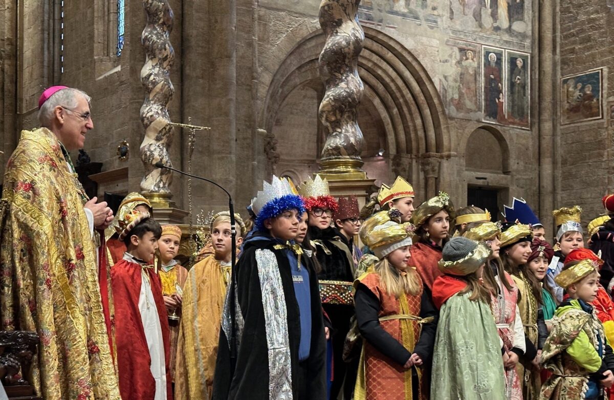 Vestiti da pastori, re magi e angeli 300 «Cantori della Stella» hanno