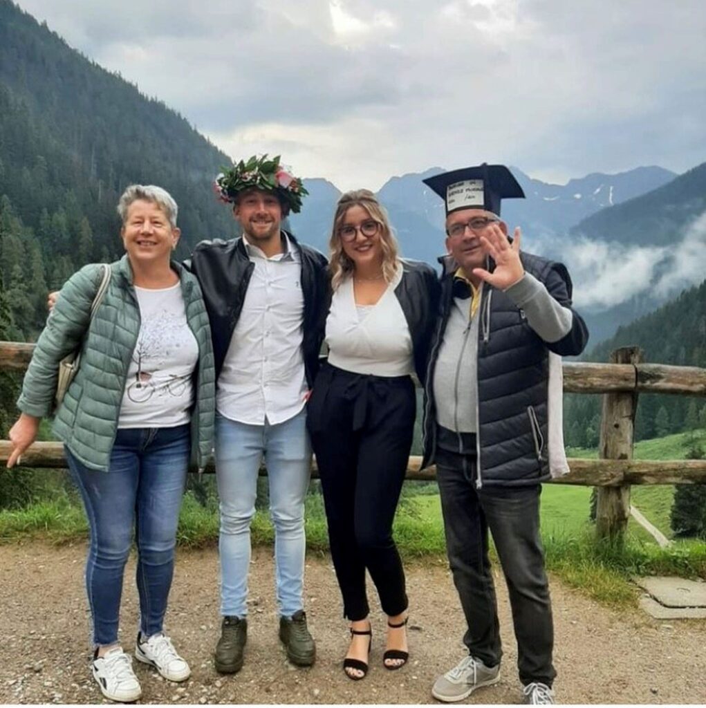 Andrea Papi con la mamma Franca Ghirardini, la sorella Laura e il papà Carlo Papi