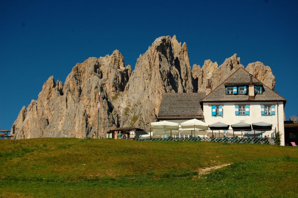 Il rifugio Ciampedie punto di partenza perfetto per le escursioni nel Catinaccio