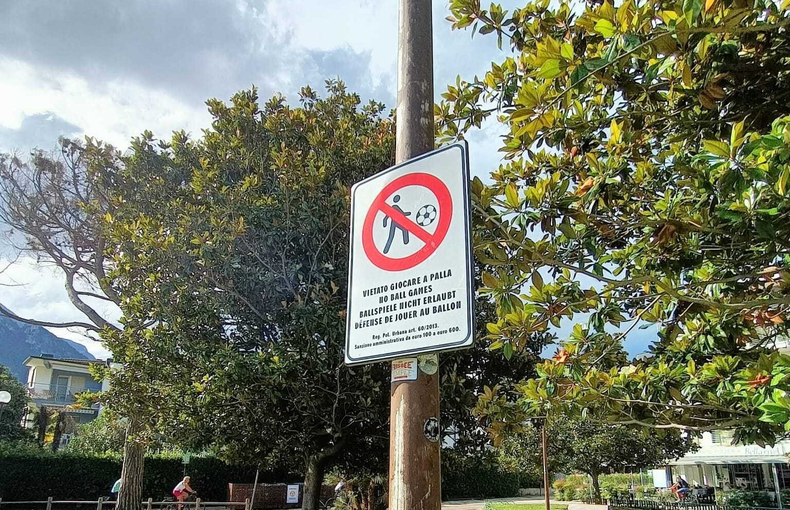 A Casalmaggiore Vietato Giocare Con La Palla Nelle Piazze: Sei D Accordo A Casalmaggiore Vietato Giocare Con La Palla Nelle Piazze: Sei D Accordo