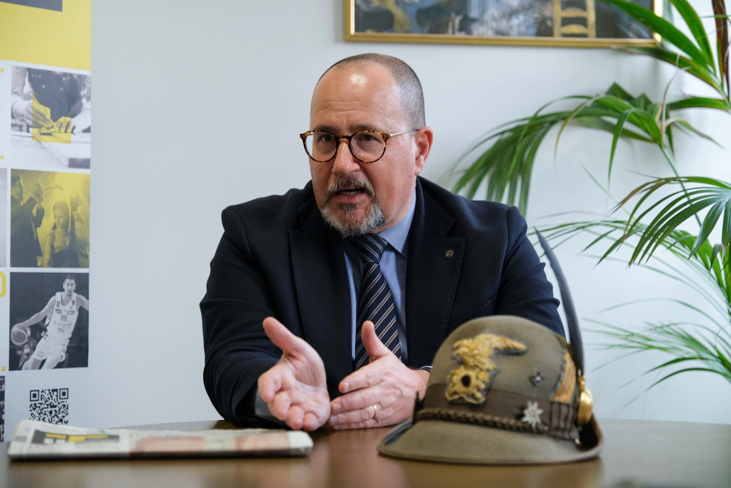 Alberto Frilli Il presidente degli Alpini sventa un furto in bicicletta: insegue un ...