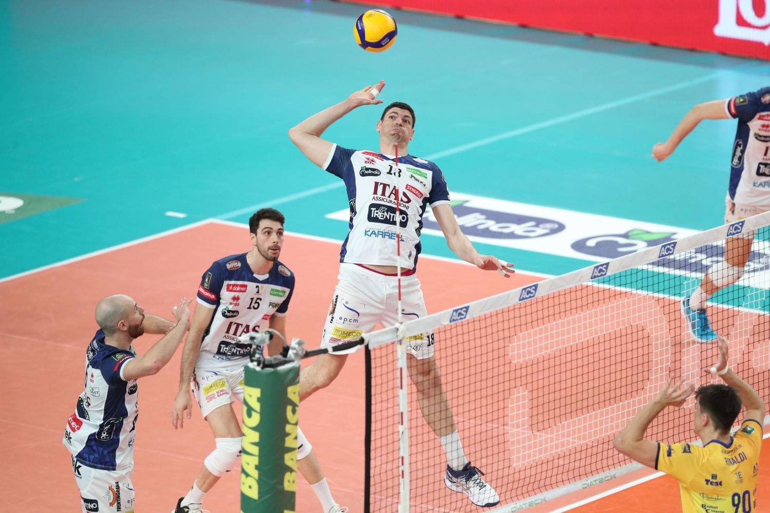 L’Itas Trentino supera in tre set Modena e si garantisce il secondo posto in classifica L’Itas Trentino supera in tre set Modena e si garantisce il secondo posto in classifica
